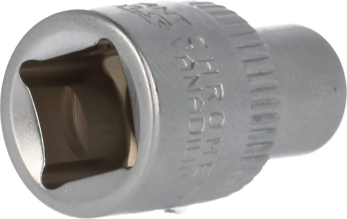 Metalowa nakrętka sześciokątna z wytłoczoną sygnaturą 'CHROME VANADIUM', stosowana do prac ślusarskich.