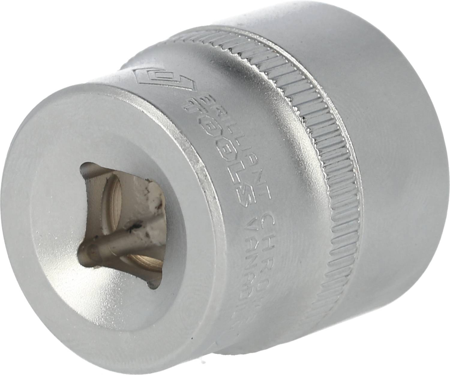 Metalowa nasadka sześciokątna z żebrowaną krawędzią, stosowana do prac śrubowych z użyciem klucza z grzechotką.