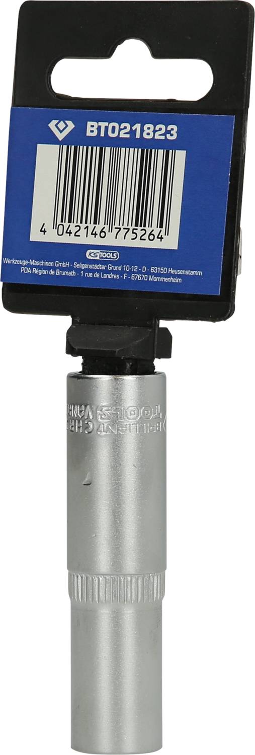 Srebrny klucz dynamometryczny z niebieską etykietą na górze, na której widnieje napis 'BT021823' oraz kod kreskowy. Narzędzie do pomiaru momentu obrotowego.