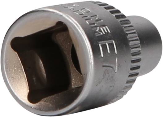 Metalowy nasadowy klucz z kwadratowym otworem, prawdopodobnie przeznaczony do kluczy nasadowych lub grzechotek.