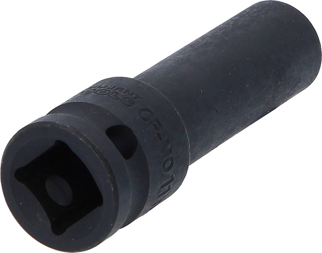 Czarny klucz nasadowy o kształcie cylindrycznym z kwadratowym otworem, przeznaczony do prac mechanicznych lub napraw.