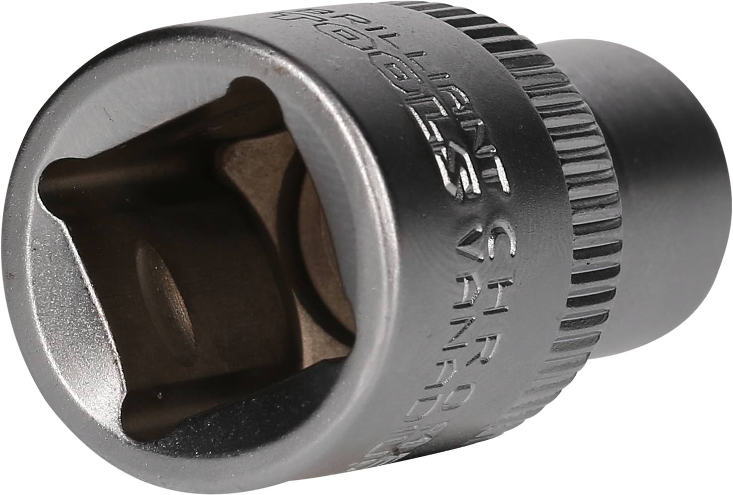 Srebrny adapter do nasadek z otworem czworokątnym. Odpowiedni do kluczy grzechotkowych lub dynamometrycznych.