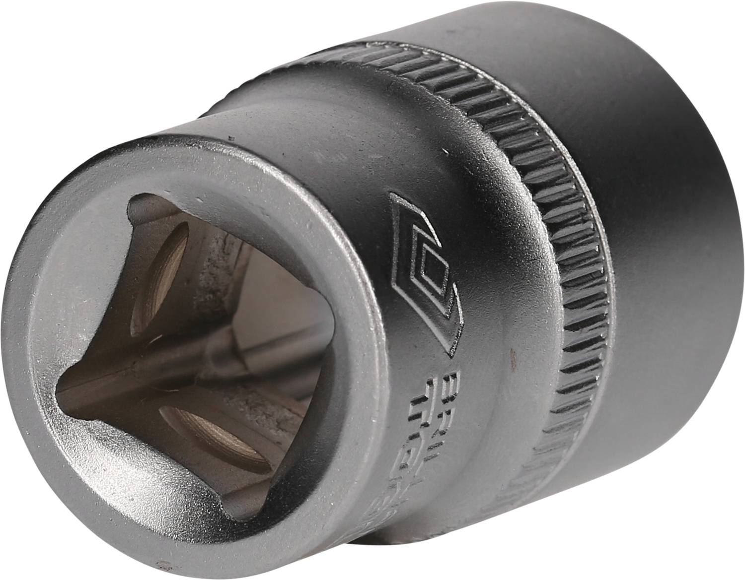 Metalowy klucz do nakrętek o okrągłym kształcie z żłobionym brzegiem, odpowiedni do dokręcania lub odkręcania nakrętek i śrub.