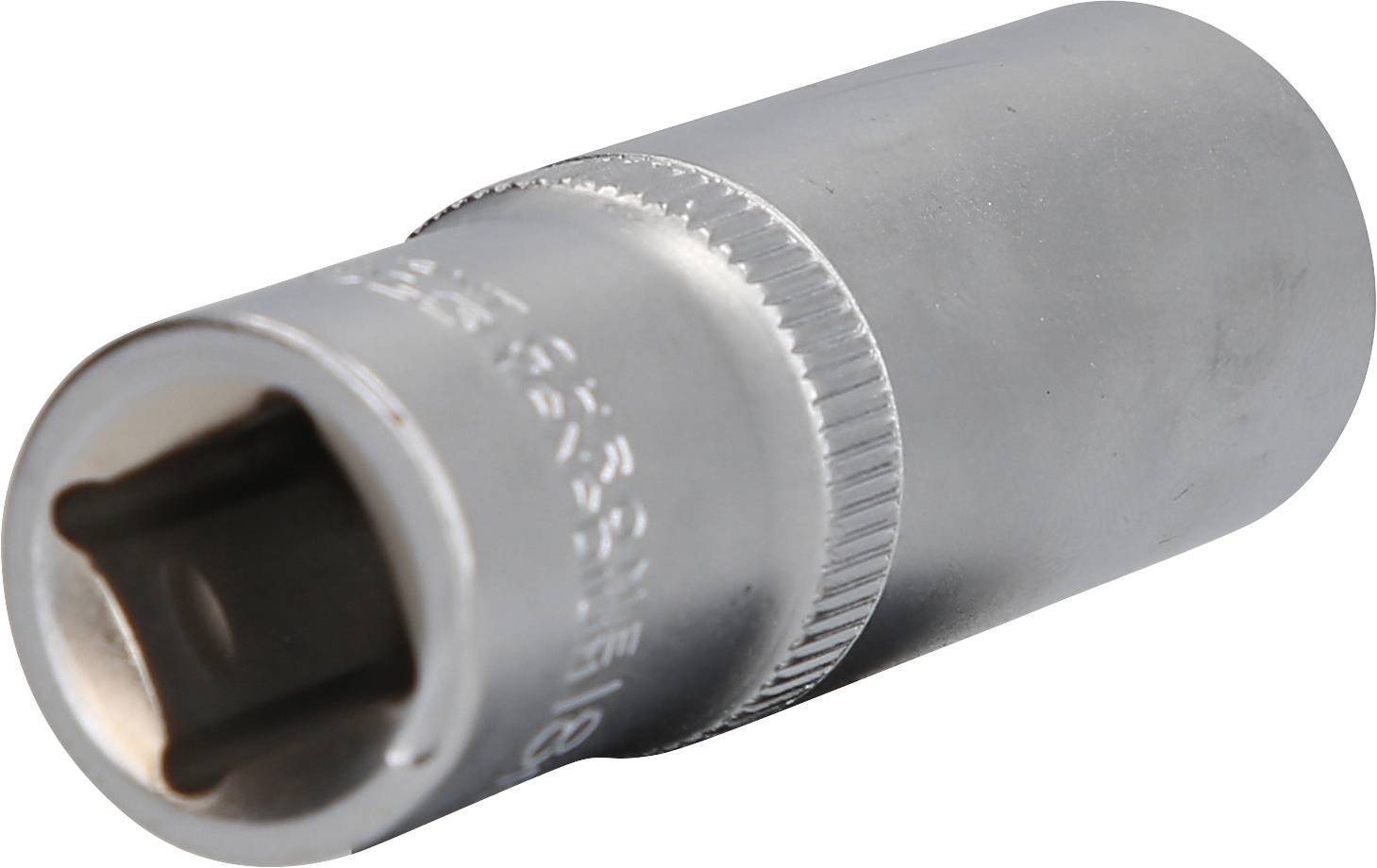 Metalowa nasadka w kształcie cylindra, z kwadratowym czopem. Używana do prac śrubowych w połączeniu z kluczem nasadowym.