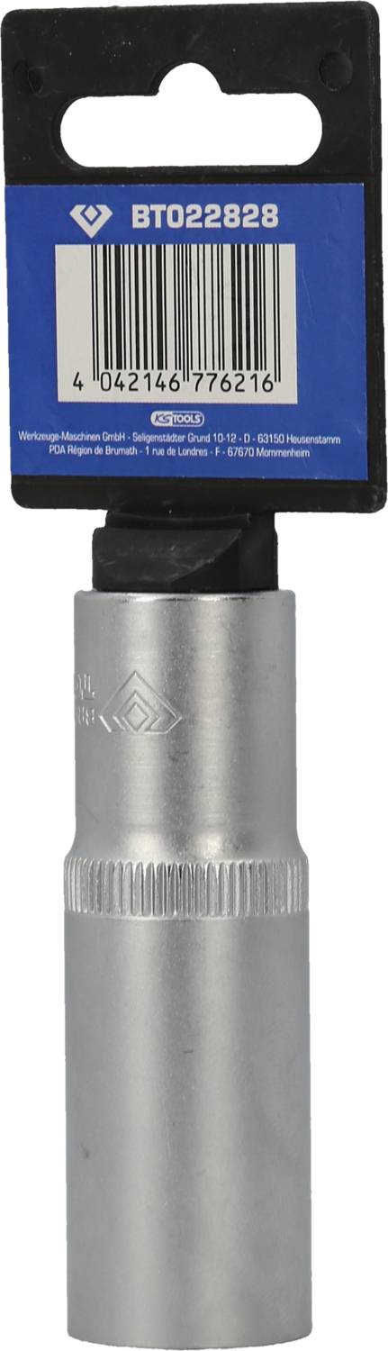 Metalowy cokół z mocowaniem i kodem kreskowym. Na górze niebieskie opakowanie z napisem 'BT022828'. Narzędzie lub część zamienna.