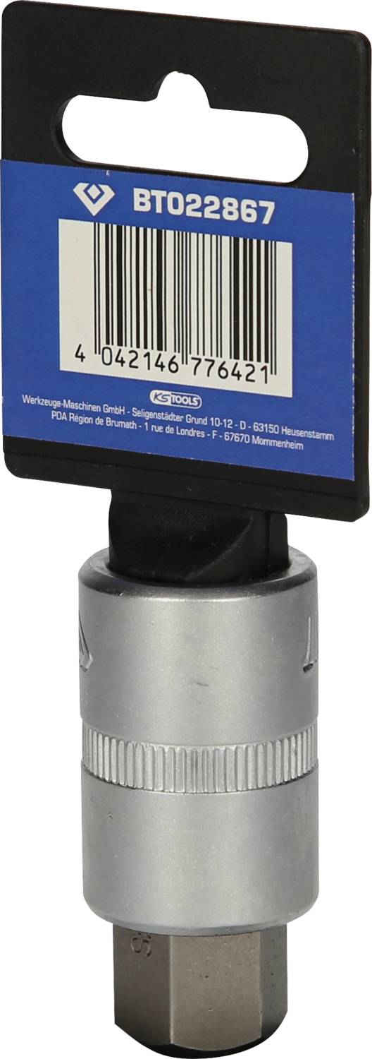 Srebrny klucz nasadowy, zapakowany w plastikowy uchwyt z niebieskim tłem i kodem kreskowym. Numer produktu: BT022867