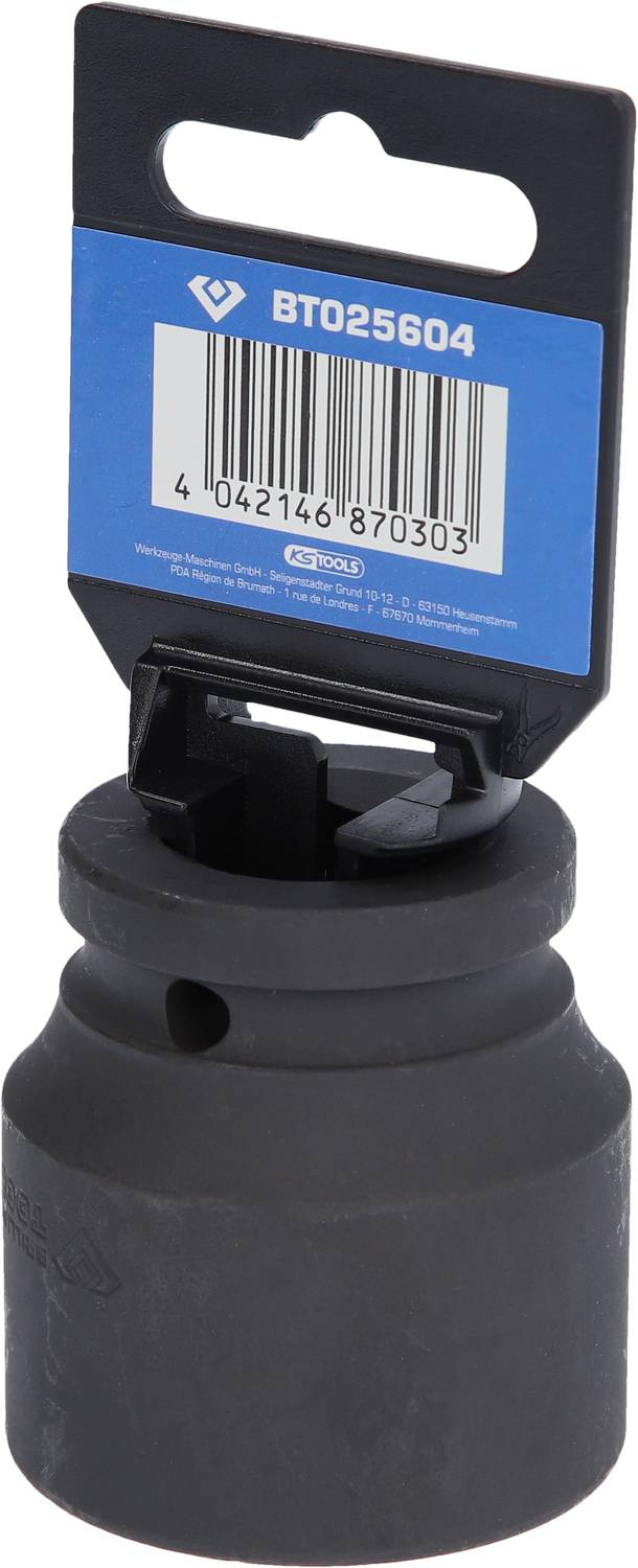 Czarna część samochodowa z niebieską etykietą, na której znajduje się numer i kod kreskowy. Etykieta posiada owalny logotyp.