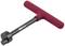 Klucz nastawny w kształcie litery T z czerwonym uchwytem i czarną głowicą, na której widnieje napis 'KS Tools'. Odpowiedni do dokręcania lub obracania śrub.