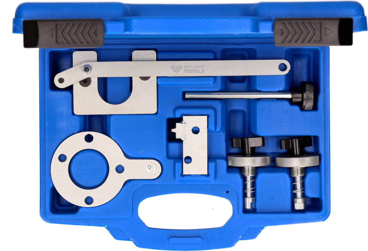 Niebieski kufer z narzędziami, w którym różne metalowe narzędzia i części są ułożone w wyprofilowanych przegródkach.