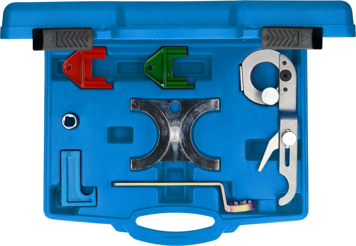 Niebieski kufer na narzędzia z różnymi metalowymi narzędziami i elementami, w tym kluczem, zaciskami i mocowaniami, ułożonymi w schludny sposób.