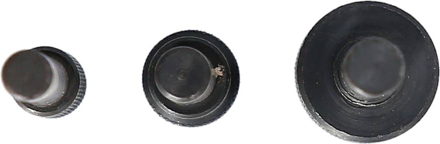 Trzy czarne pokrętła o różnych rozmiarach na białym tle. Są ułożone obok siebie i przedstawiają zróżnicowane wielkości.