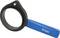 Czarny metalowy klucz z niebieskim uchwytem, często stosowany do demontażu filtrów paliwa lub oleju w mechanice samochodowej.