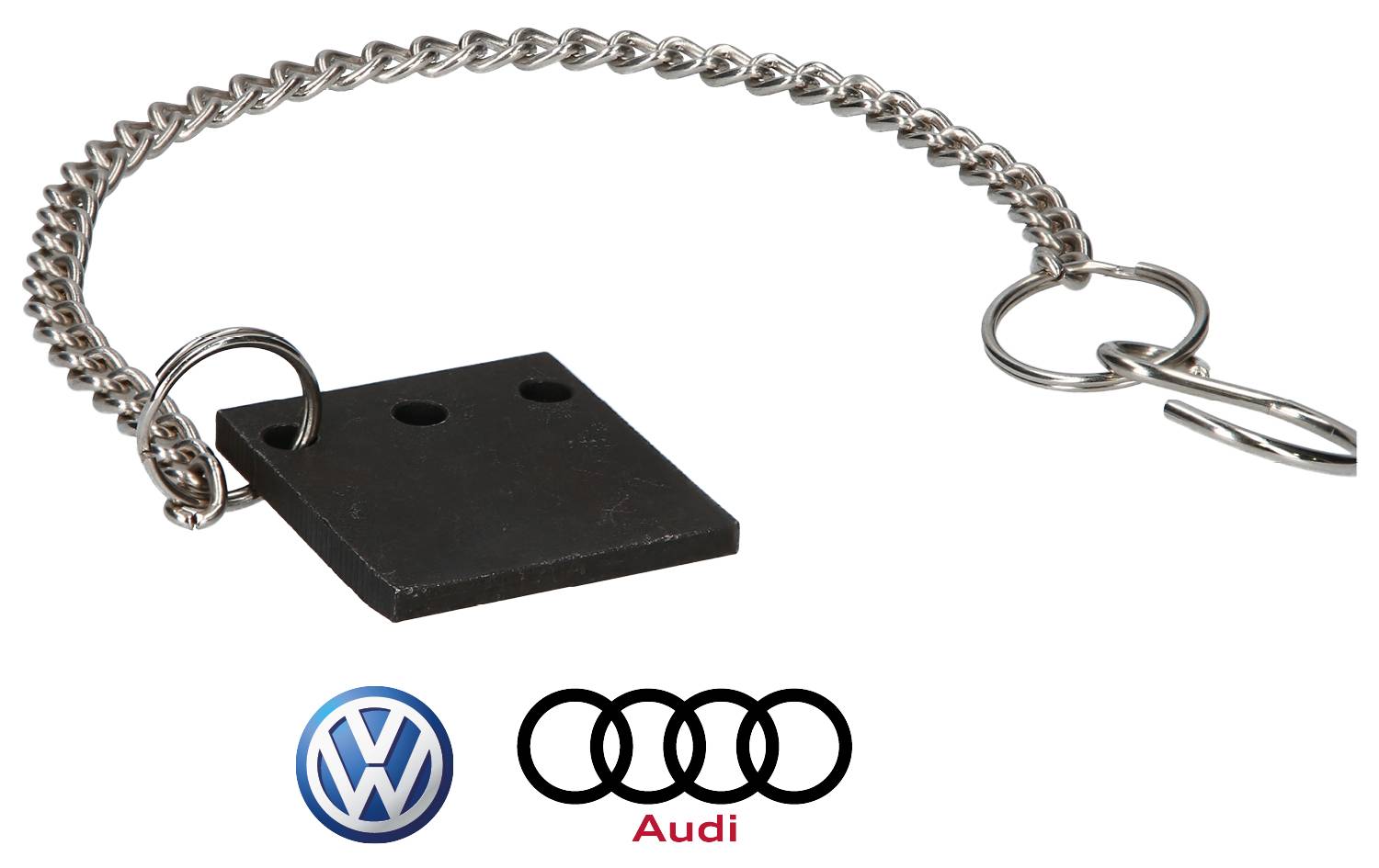 Prostokątny, czarny brelok do kluczy z łańcuszkiem, pod spodem z logo Audi i Volkswagena.