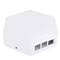 Sześciokątny, biały adapter sieciowy z trzema gniazdami, przeznaczony do podłączania kabli internetowych.