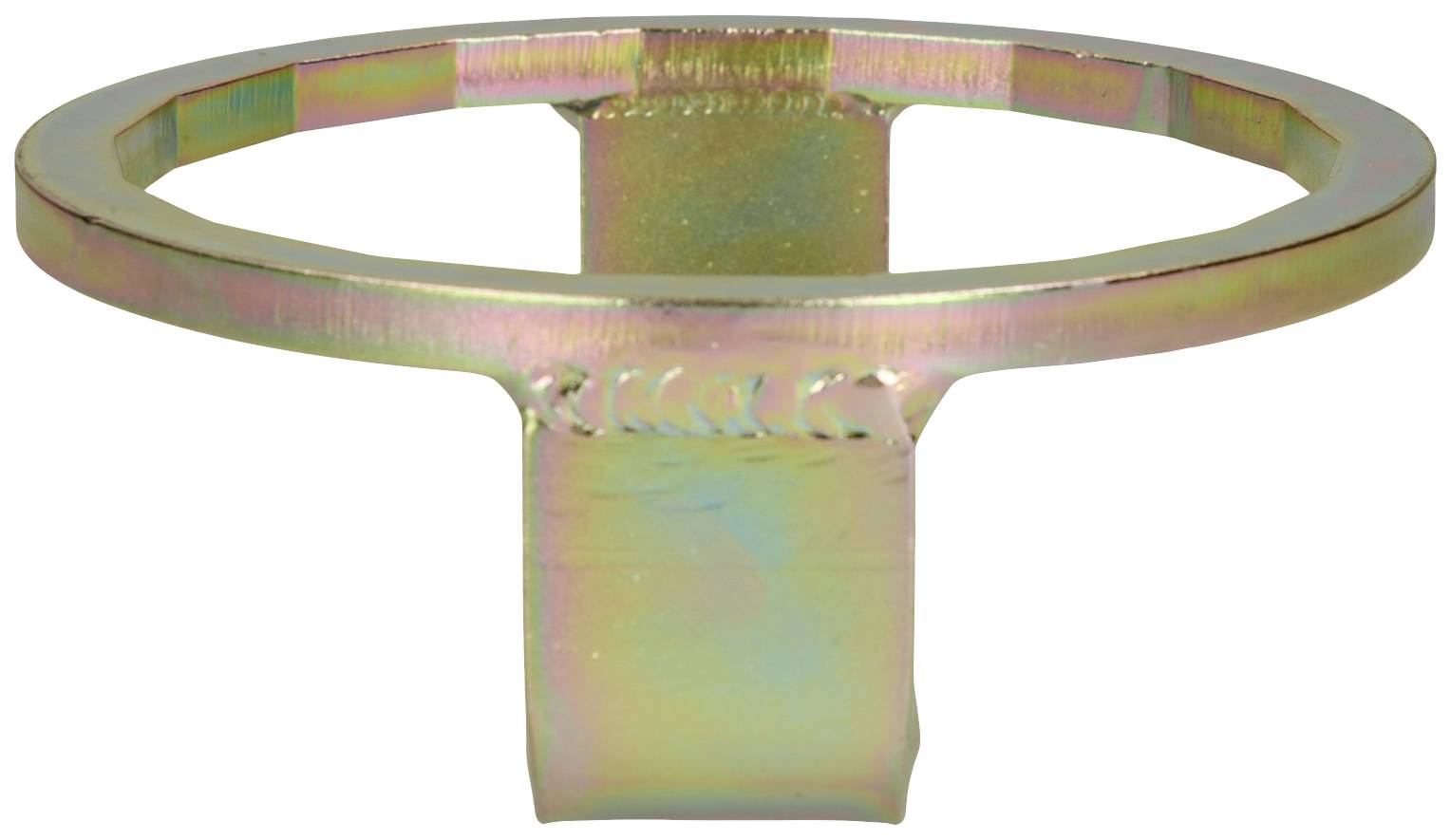 Metalowy pierścień z odstającym, płaskim elementem. Powierzchnia jest połyskliwa i widoczne są ślady spawów.