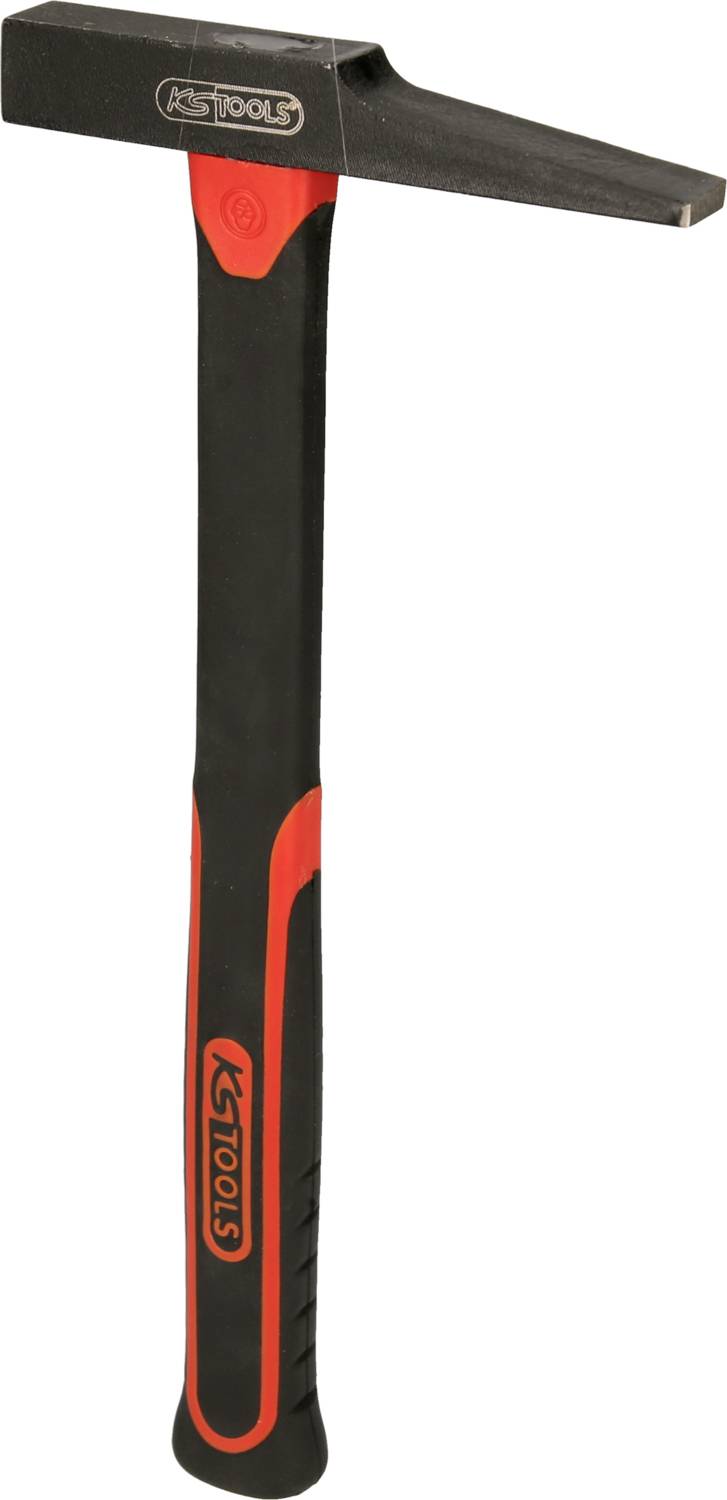 Młotek ślusarski z uchwytem w kolorze czerwonym i czarnym, przeznaczony do prac metalowych. Głowica wykonana jest ze stali.