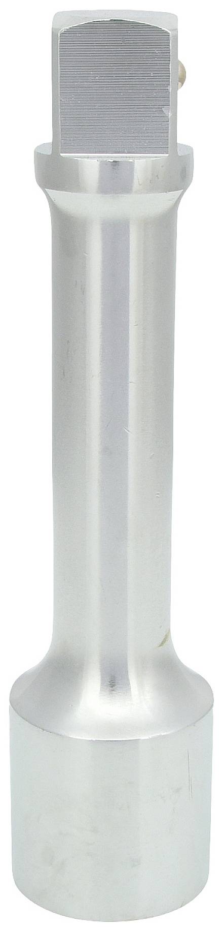 Srebrny adapter metalowy o cylindrycznym trzpieniu i prostokątnym złączu u góry, używany do łączenia narzędzi.