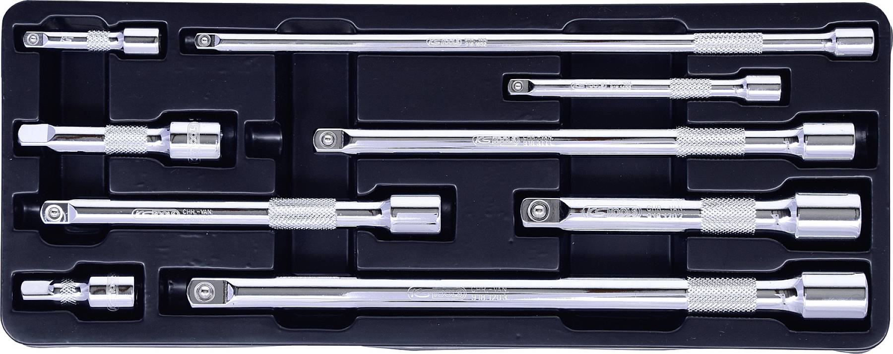 Przedłużacz wielogniazdowy o różnych długościach w organizerze, stosowany w warsztatach samochodowych lub rzemieślniczych.