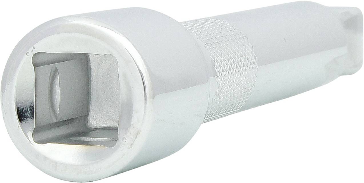 Chromowana przedłużka grzechotki z kwadratowym otworem, z rowkowanym uchwytem dla lepszego trzymania, na białym tle.