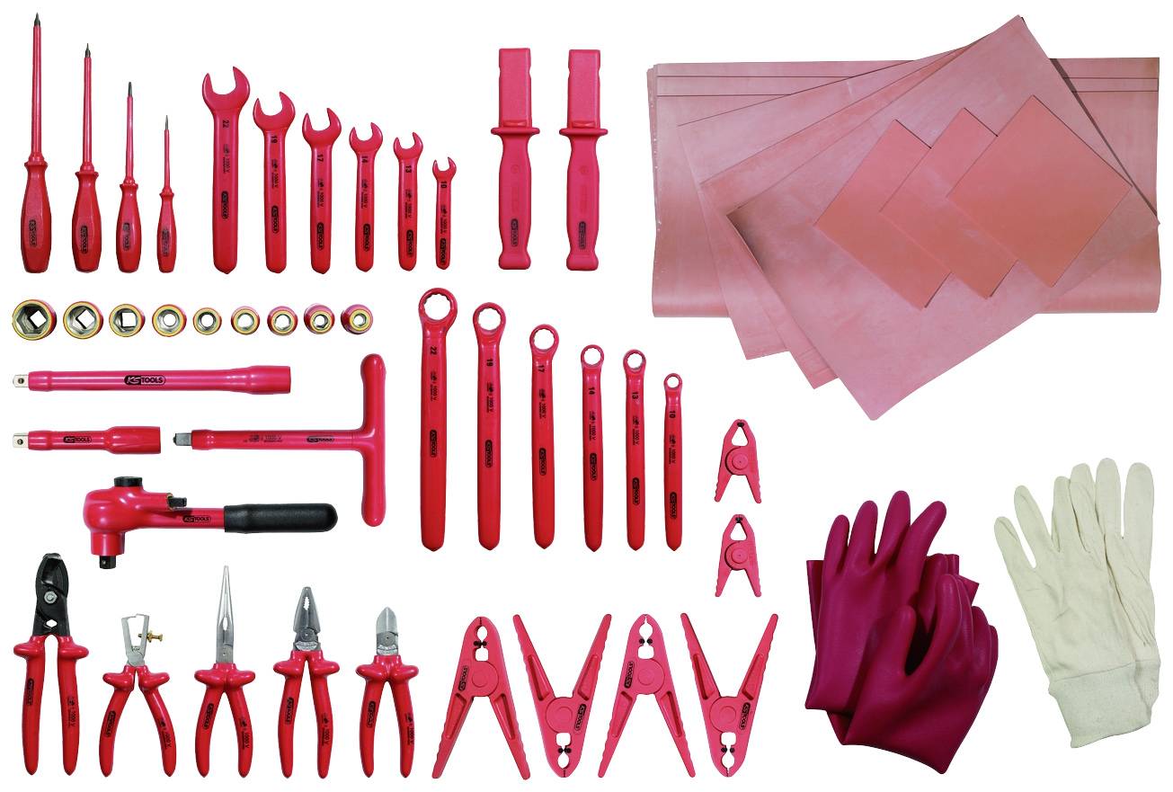 Zestaw izolowanych narzędzi i rękawic ochronnych obejmuje śrubokręty, szczypce, klucze i maty izolacyjne.