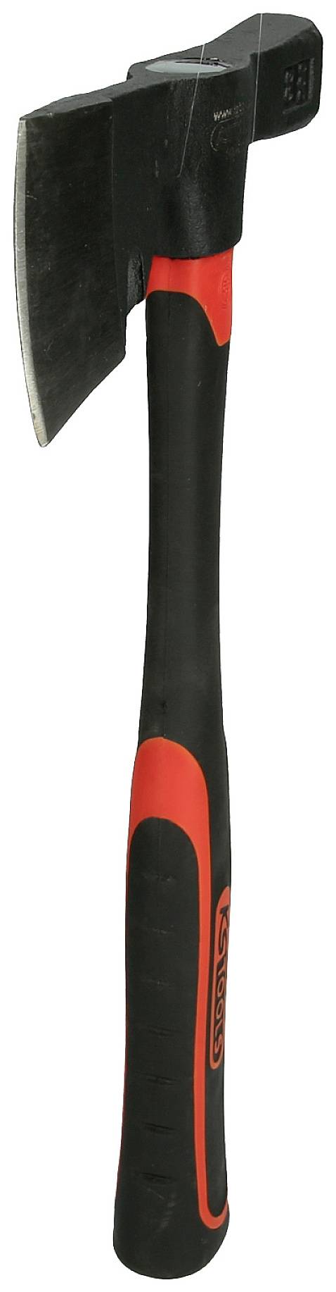 Siekiera o czarnej głowicy i pomarańczowym uchwycie, wykonana z metalu i tworzywa sztucznego, sfotografowana na białym tle.