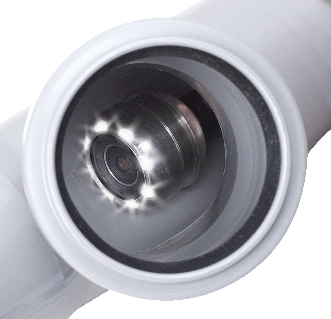 Zdjęcie przedstawia zbliżenie łożyska metalowego umieszczonego w białej rurze z tworzywa sztucznego. Łożysko lekko połyskuje w świetle.