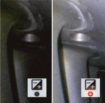 Ciemny symbol z białym aparatem fotograficznym i symbolem błysku po lewej stronie. Podobny symbol z czerwonym punktem po prawej stronie. Porównanie trybów lampy błyskowej w ciemności.