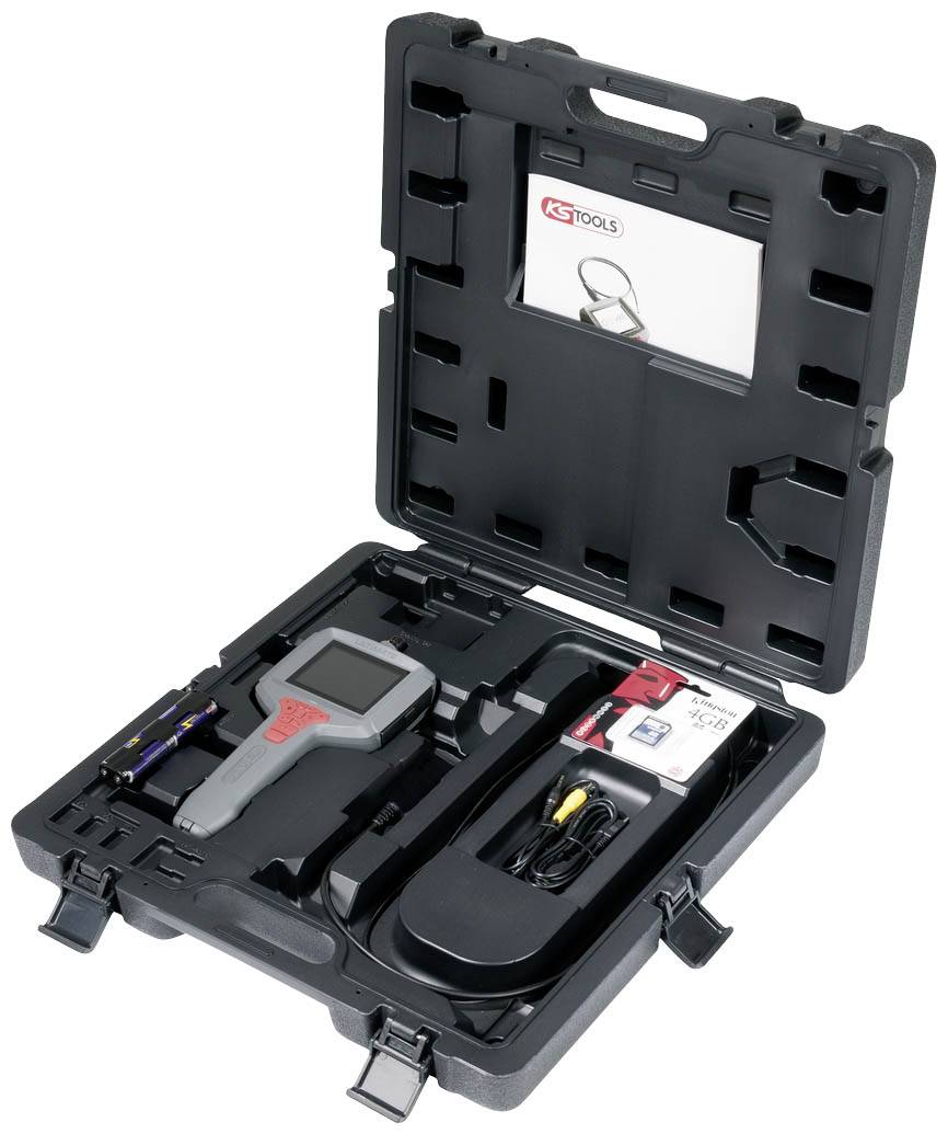 Otwarty czarny kufer narzędziowy z cyfrowym urządzeniem diagnostycznym i częściami akcesoryjnymi do diagnostyki samochodowej. We wewnętrznej stronie pokrywy znajduje się instrukcja.