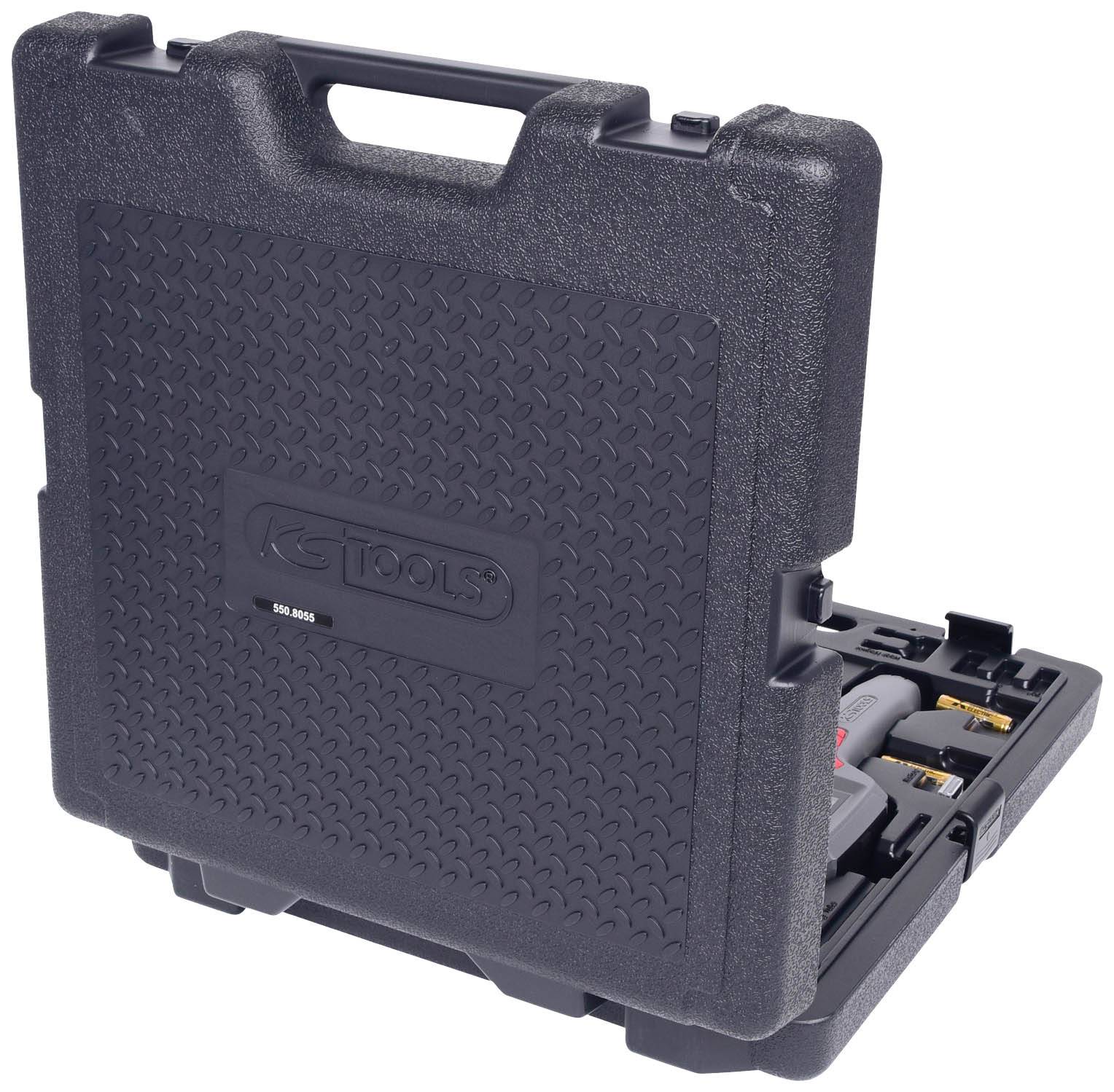 Czarny kufer na narzędzia, częściowo otwarty, z widocznymi narzędziami pneumatycznymi w środku. Kufer posiada wzorzystą strukturę i uchwyt.