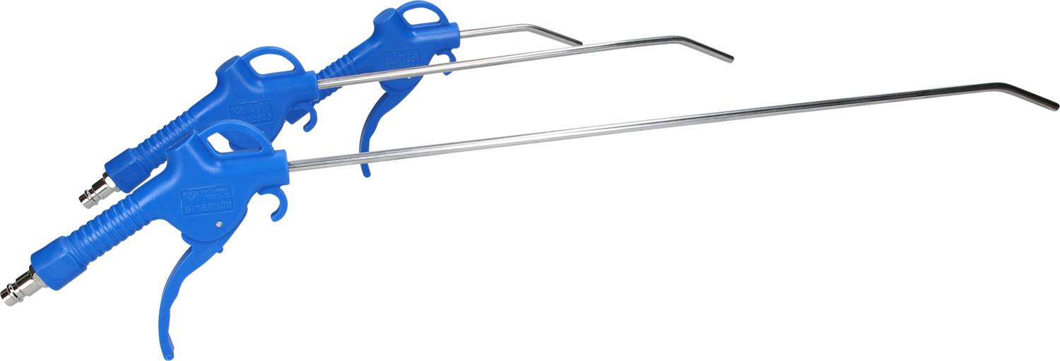 Trzy niebieskie pistolety pneumatyczne z długimi, wygiętymi metalowymi rurkami leżą obok siebie. Służą do czyszczenia.