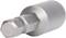 Sześciokątny adapter w kolorze srebrnym, wykonany z metalu, z prostym trzpieniem i zaokrąglonym końcem. Jego funkcją jest zabezpieczenie grotów w wiertarkach lub wkrętarkach.