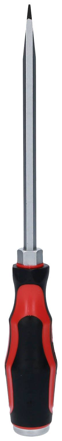 Śrubokręt z czerwonym i czarnym uchwytem oraz długim, spiczastym, metalowym trzpieniem stoi pionowo na czubku.