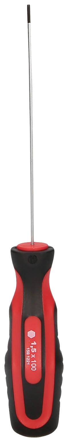 Czerwony śrubokręt z czarną rączką i cienkim, długim grotem, odpowiedni do precyzyjnych prac.