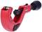 Czerwone urządzenie do cięcia rur z czarną rączką, używane do precyzyjnego cięcia rur metalowych.