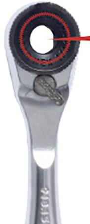 Srebrny klucz nasadowy z czerwonym oznaczeniem wokół okrągłego koła zębatego, podkreślającym jego funkcję lub przeznaczenie.