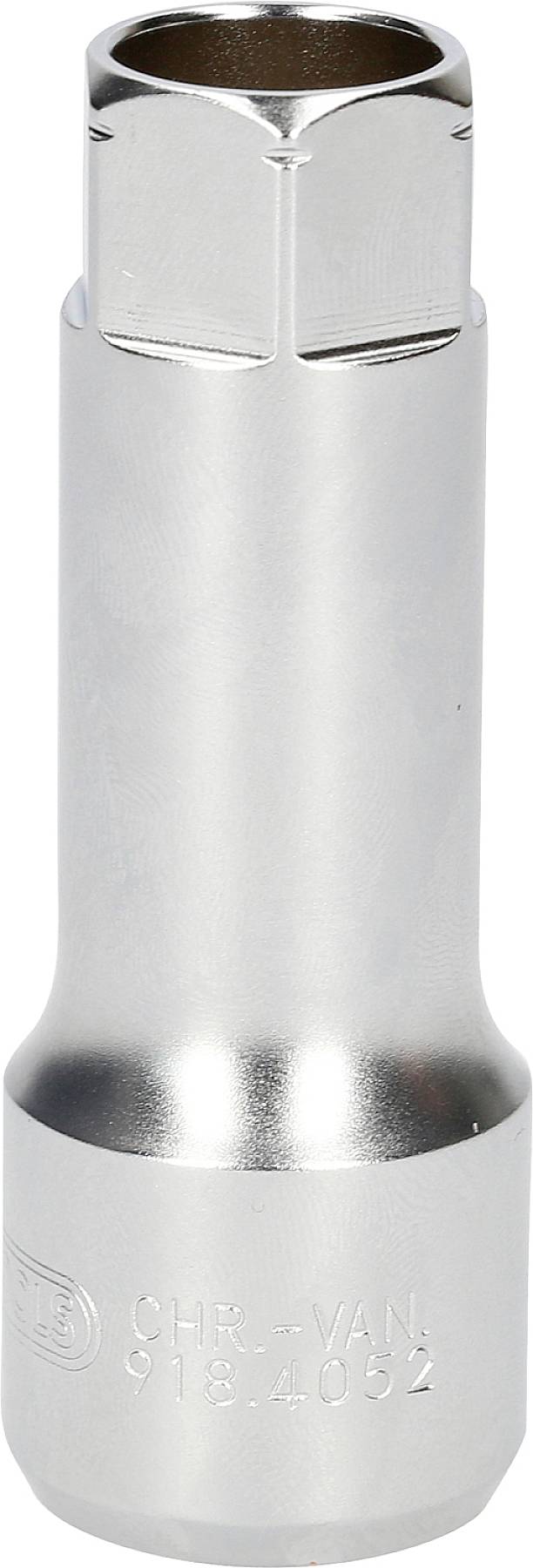 Przedstawiony klucz nasadowy jest podłużnym, metalicznie połyskującym narzędziem służącym do odkręcania nakrętek.