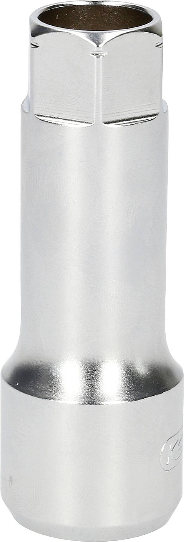 Srebrzysta, cylindryczna przedłużka do klucza nasadowego z sześciokątnym zakończeniem przyłączeniowym.