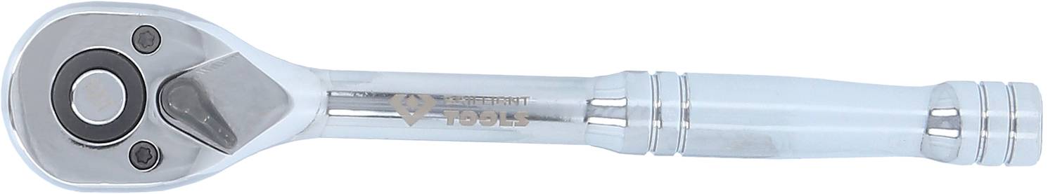 Srebrny klucz zapadkowy ułożony poziomo na białym tle.