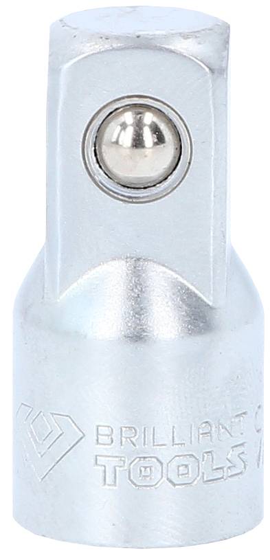 Błyszczący metalowy adapter z przegubem kulistym, oznaczony napisem 'Brilliant TOOLS'. Używany do łączenia narzędzi.