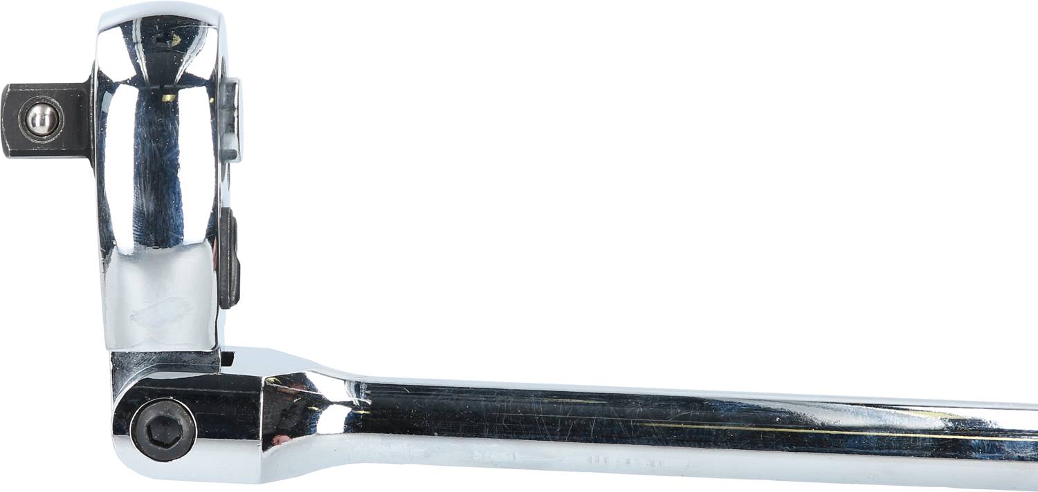 Grzechotka z błyszczącym metalowym uchwytem, odpowiednia do pracy z nasadkami w zastosowaniach mechanicznych lub rzemieślniczych.