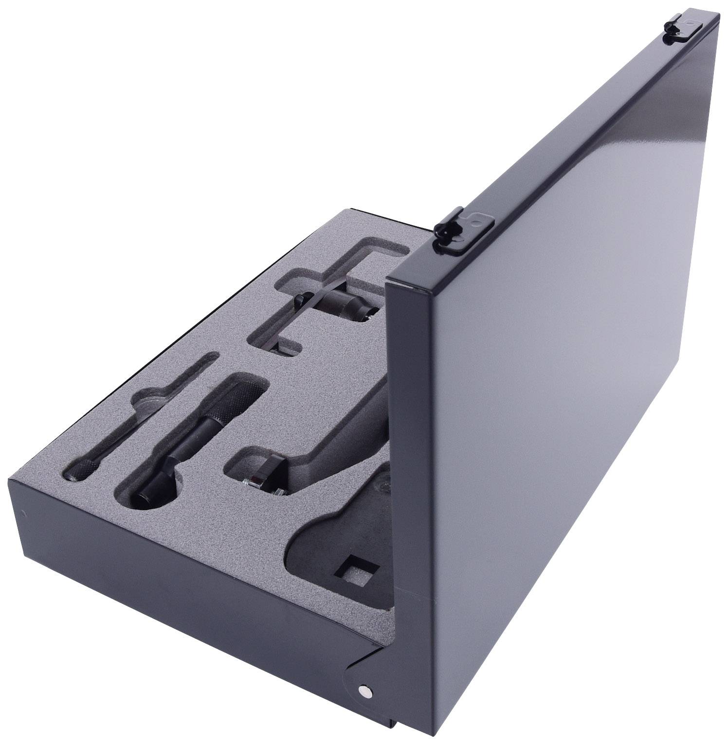 Otwarte czarne pudełko metalowe z ukształtowaną wewnątrz pianką. Wkładka piankowa posiada kilka przegródek do bezpiecznego przechowywania przedmiotów.