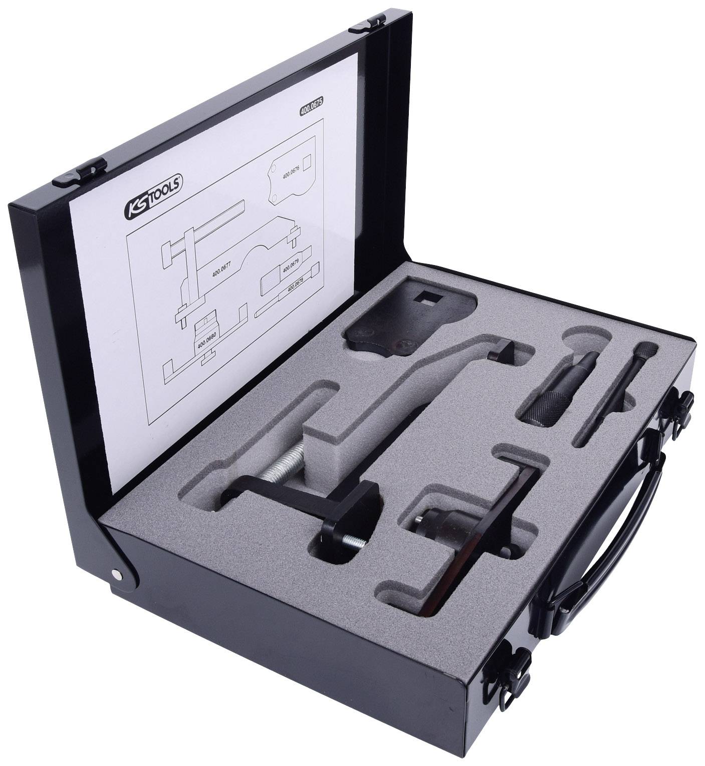 Czarny kufer narzędziowy z wyściółką piankową, zawierający różne narzędzia, w tym młotek i klucz płaski, z diagramem na wewnętrznej stronie pokrywy.