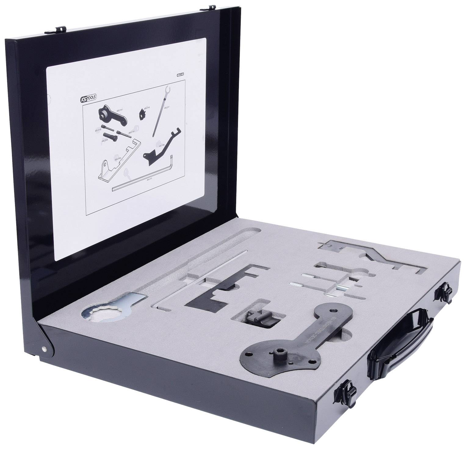 Czarny kufer na narzędzia otwarty, z różnymi narzędziami i rysunkiem instrukcyjnym na wewnętrznej stronie pokrywy.