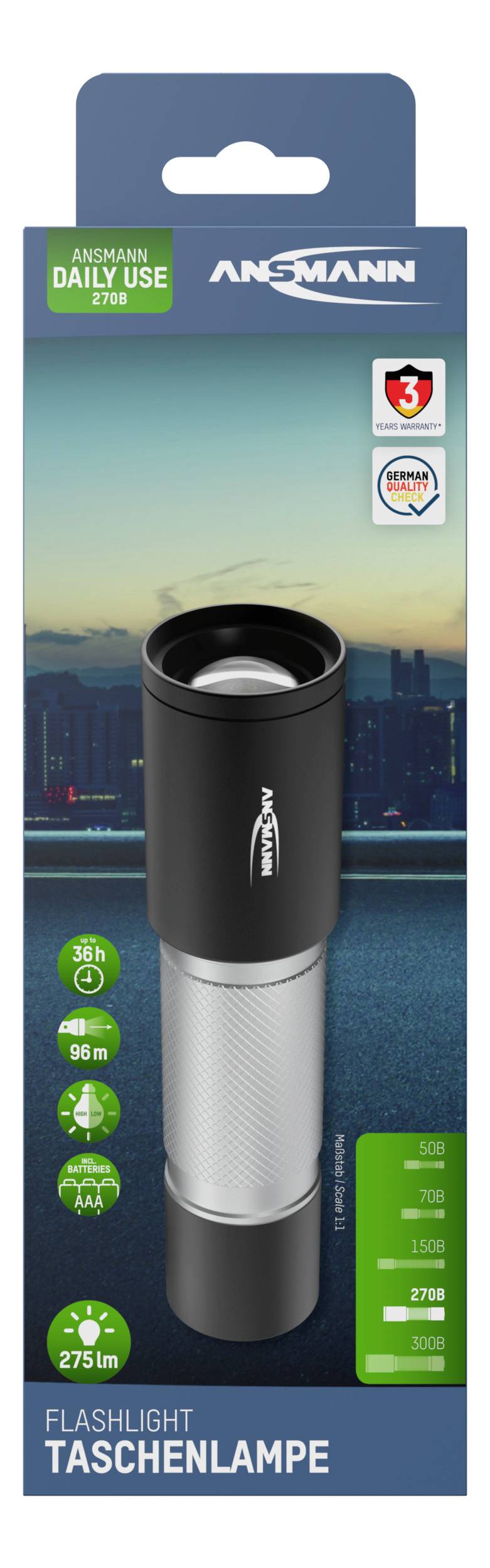 Latarka Ansmann. Parametry: zasięg 95 m, gwarancja 3 lata, jasność 275 lm. Tło: miasto nocą.