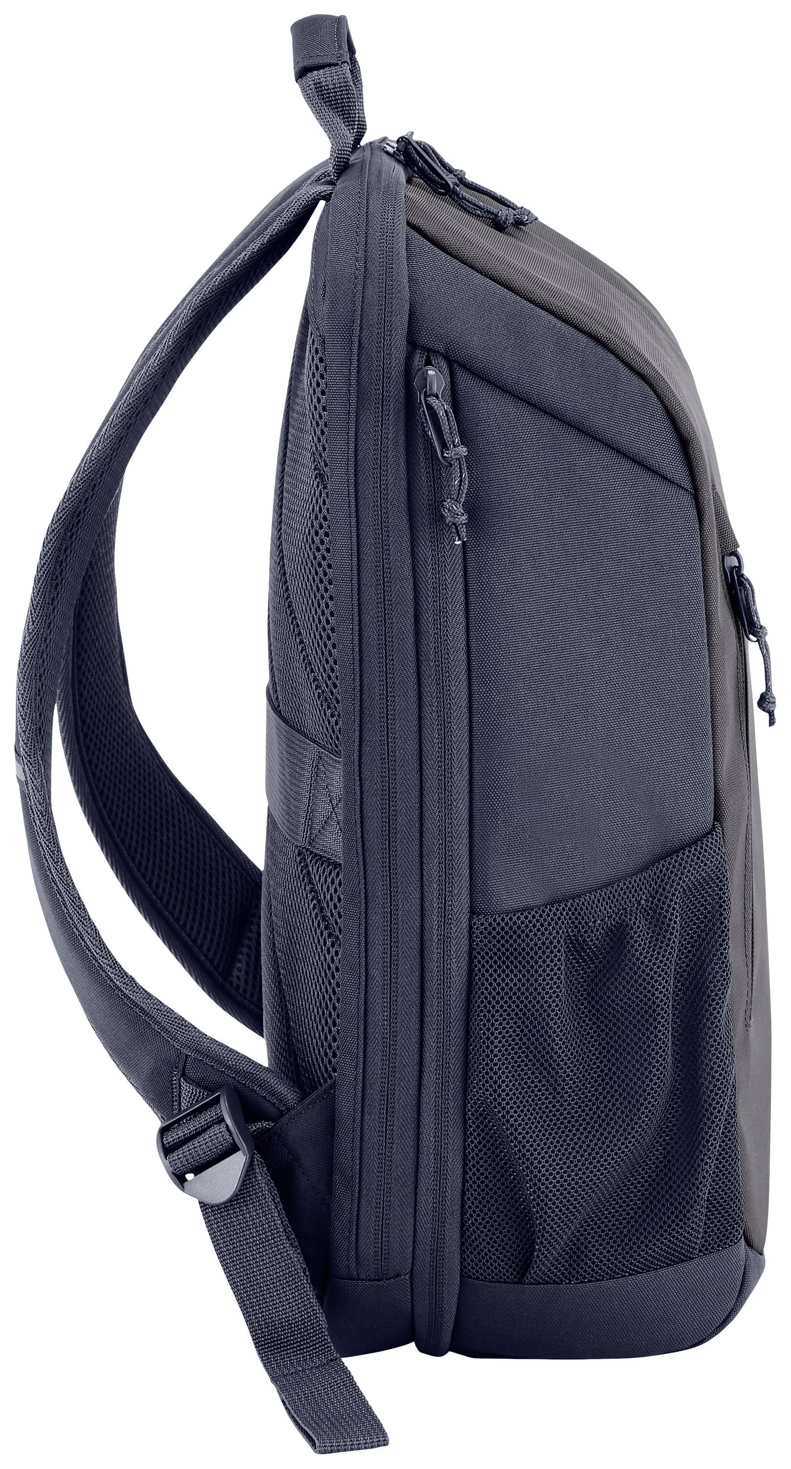 Widok z boku na szary plecak z dwoma dużymi zamkami błyskawicznymi i regulowanymi paskami na ramiona.