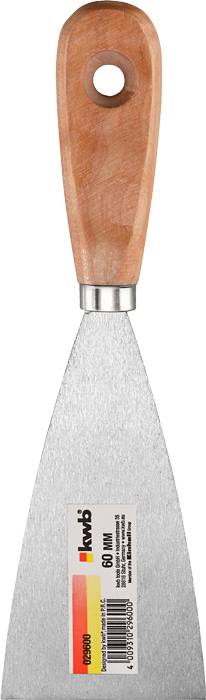 Płaska szpachla z drewnianą rączką i metalowym ostrzem, używana do wyrównywania powierzchni. Etykieta jest przymocowana do ostrza.