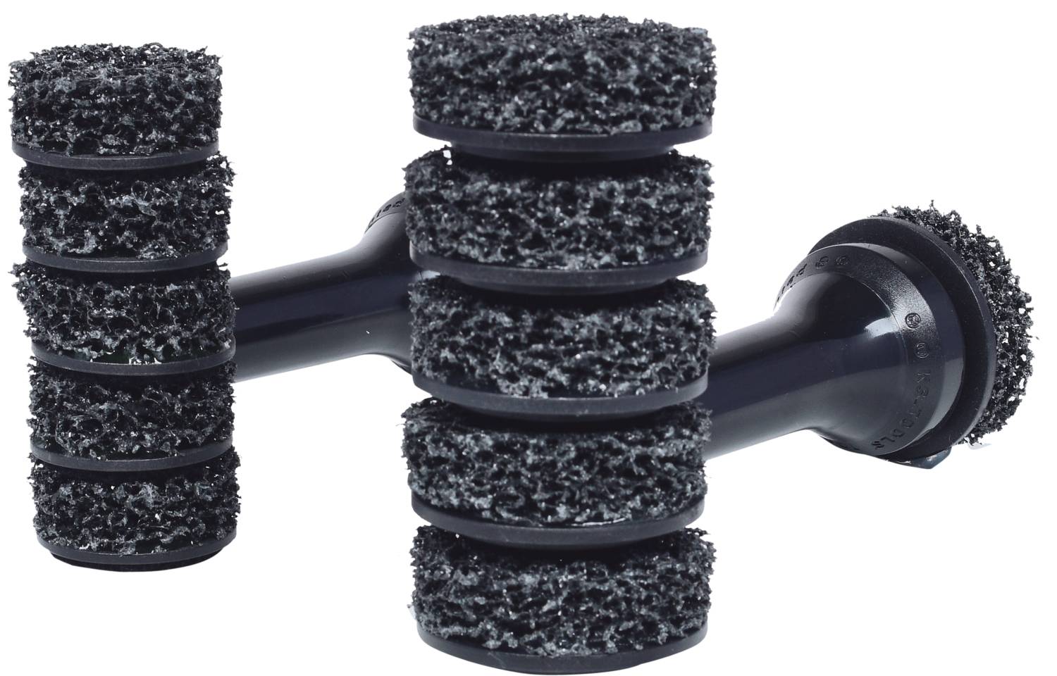 Dwie czarne rolki z pianki są ułożone jedna na drugiej i stanowią strukturę, która może być wykorzystana do oczyszczania lub masażu.