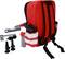 Czerwony plecak z paskami mądrości, wypełniony narzędziami ratunkowymi takimi jak łopata, piła i gwizdki, odpowiedni do wyposażenia awaryjnego.
