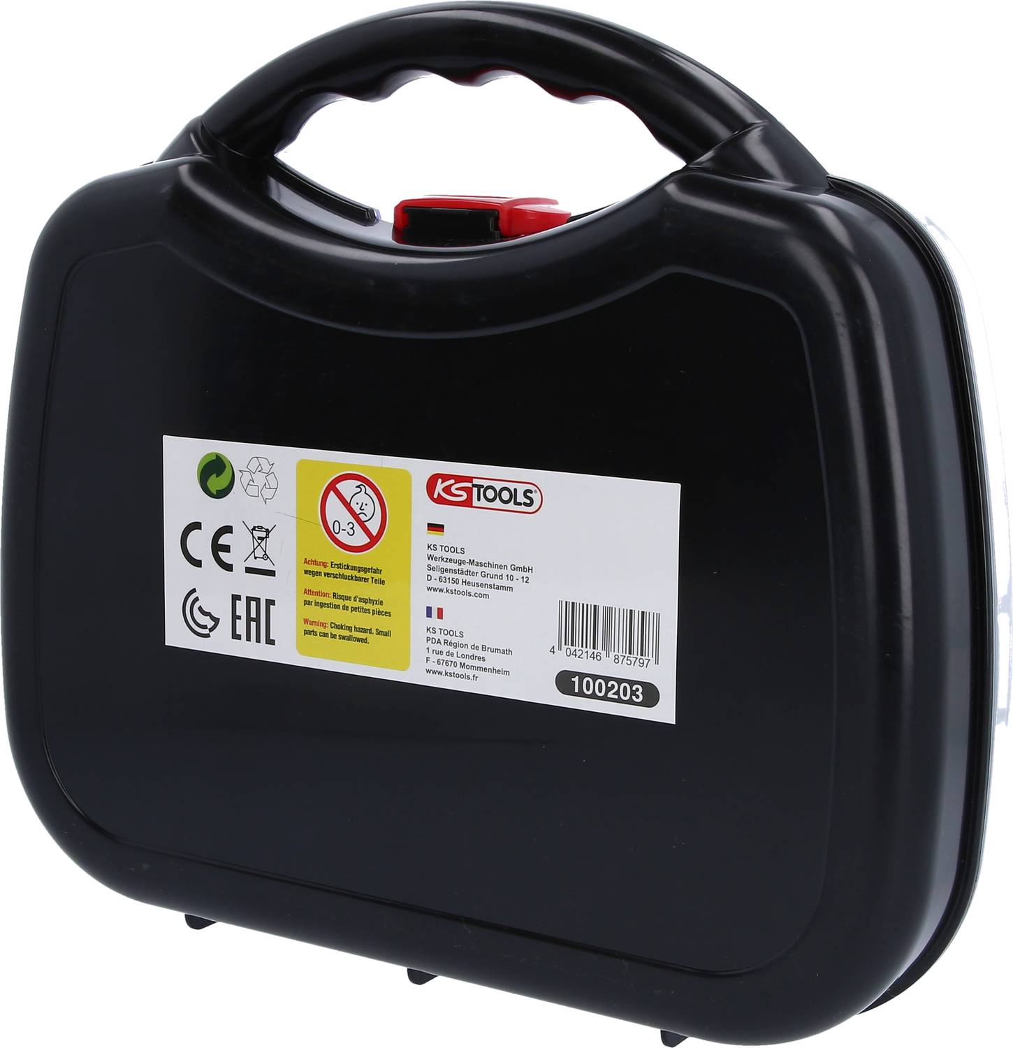 Czarny walizka na narzędzia z uchwytem, etykietą z logo marki, specyfikacją produktu oraz piktogramami informującymi o użytkowaniu i utylizacji.