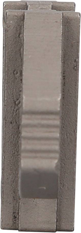 Srebrny, prostokątny element z pionowymi rowkami, prawdopodobnie wykonany z metalu, najprawdopodobniej część przemysłowego elementu maszyny.